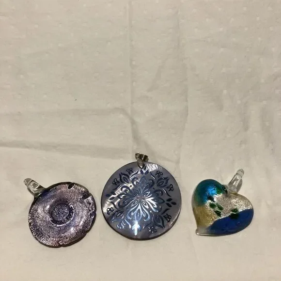 3 Pendants - Picture 3 of 5